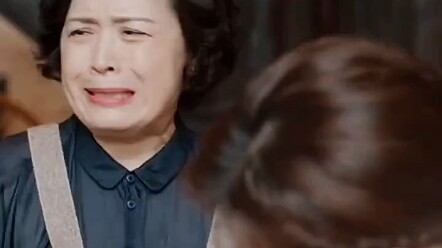 พอเจ้าของหอทราบว่าผู้เช่าที่ตัวเองชอบคือแฟนของลูกชาย ก็ถึงกับยิ้มไม่หุบ ฮ่าๆๆ