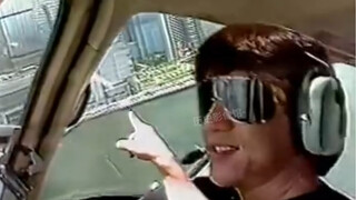Jackie Chan's private life in 1993: flying his own plane, eating barbecue and flirting with girls
