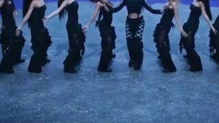 JISOO's mirror dance version of "earthquake" is a must-have for dance stunts