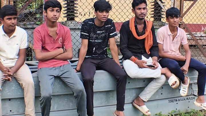 padhne per Dhyan Diya❌Patang lootne✅😂😂😂😂😂