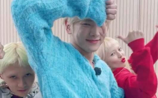 [SHINee KEY] Bad Love Challenge Round 3: Another sweet little jump in a blue sweater