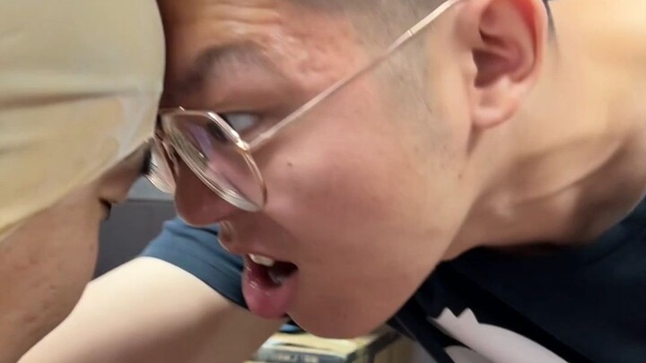 ما لَك يا أخي، ماذا تُريد؟