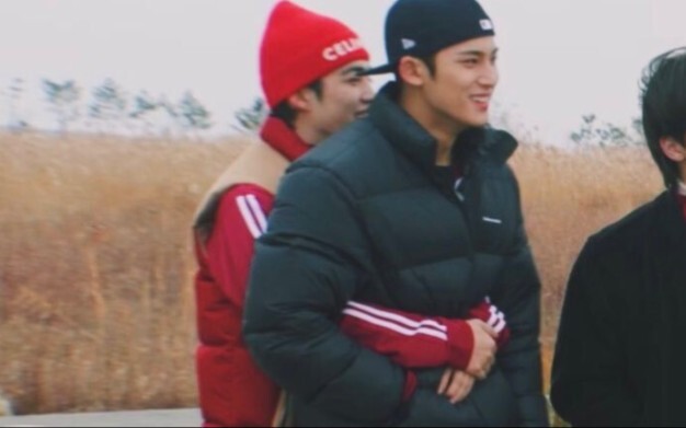 สองตัวที่คอยบ่นกันไปมาแต่ก็ชอบคลอเคลียกัน