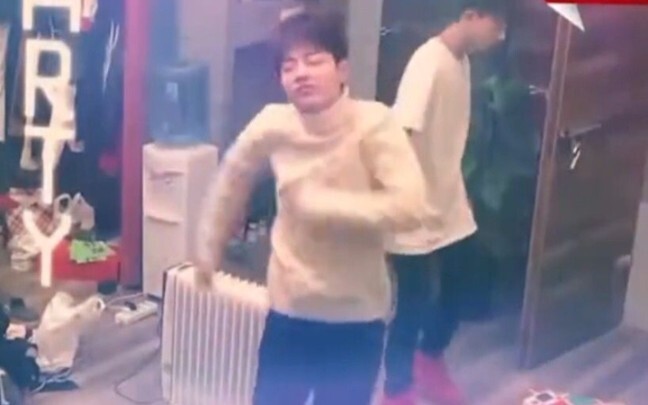 【Tiêu – Tôi rất lạnh lùng – Chiến】 Chẳng thấy tí lạnh lùng nào đâu, còn hơi muốn cười nữa chứ hhhhhh