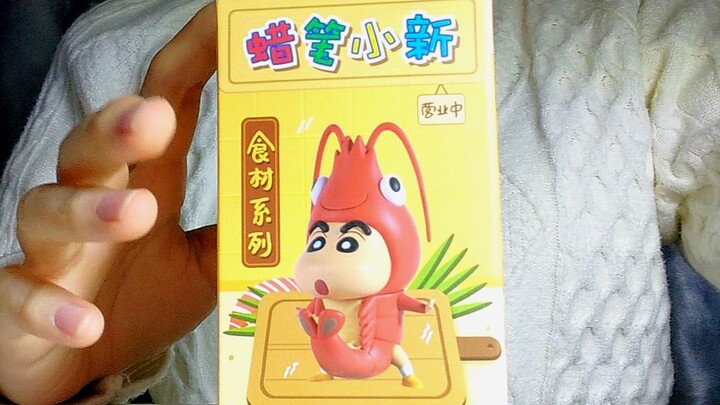 边看迪迦边拆小新盲盒