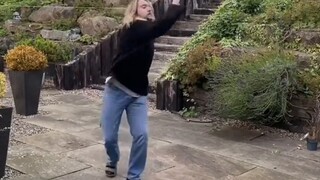 White rich lady: "No start button" short play