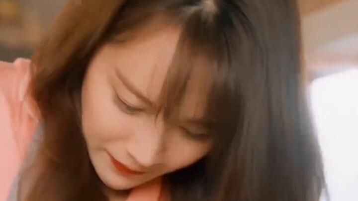 หลังจากเธอเกิดใหม่ นางเอกไม่ใช่ตัวตลกที่ต้องพึ่งพาคนอื่นอีกต่อไป...