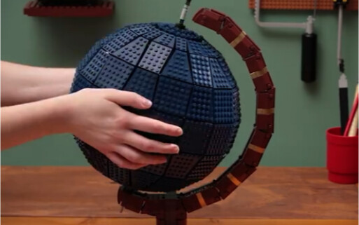 【Stop-motion animation】Globe made of Lego