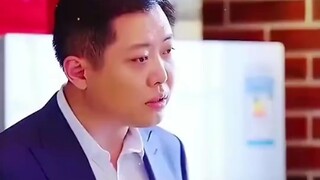 女人来银行查钱，不料怎么输密码都不对