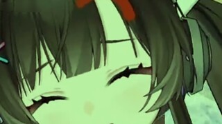 "Super beautiful hands! Who can resist this?"