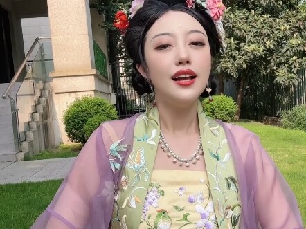 Mua váy cưới được hai năm rồi mang đi trả hàng