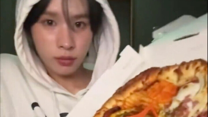 يا رفاق الكبار، خذوا ووزّعوا بعض المال على الأطفال! هل وصلت ثقافة الرفقاء الأقدم والأحدث في كي-بوب إ