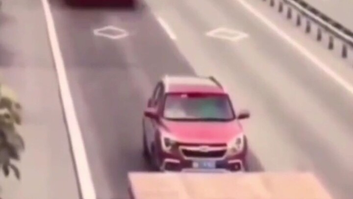It’s so dangerous! When waiting at a red light while driving, you absolutely need to know this life-