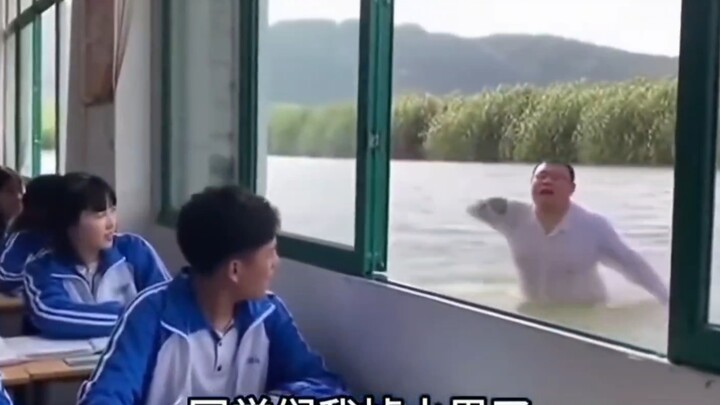 لا أسمع شيئًا من خارج النافذة، بل أتفرّغ لقراءة كتب الحكماء والأولياء.