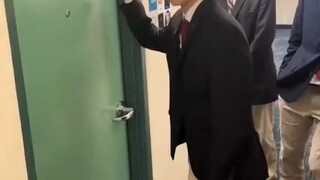 哥们打是亲骂是爱 她们已经换种方式告诉你了