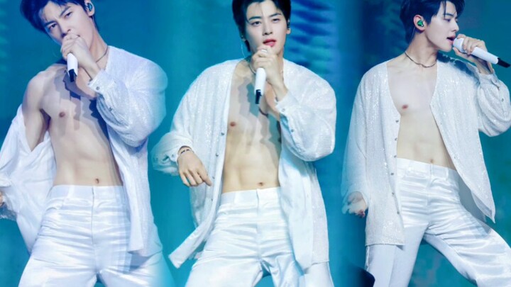 Cha Eun-woo's buttons are unbuttoned!