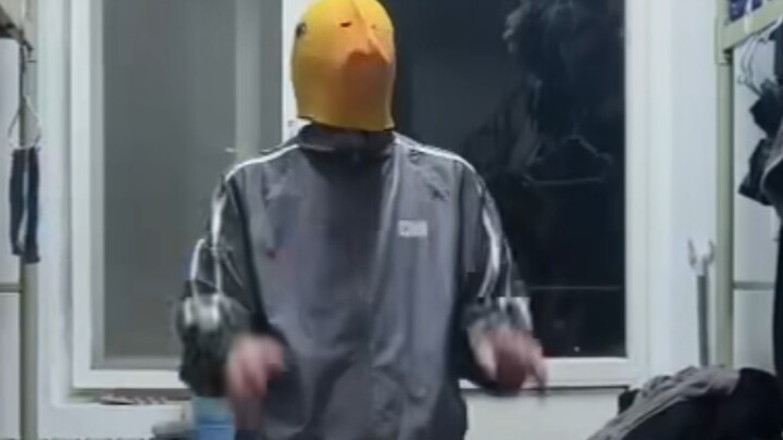 Bạn cùng phòng của Ji Bo đã nhờ tôi giúp anh ấy