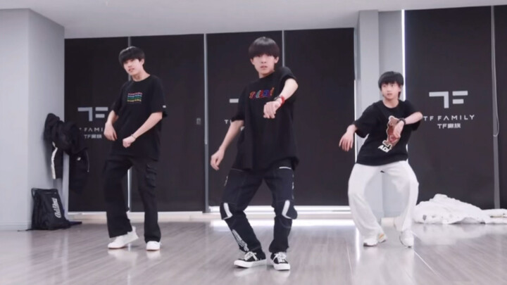 رقص الباو سير أصبح أكثر إحساسًا، من يراه ولا يقول له مبروك هههه! دائمًا ثق في تشانغ تسي يو!!!