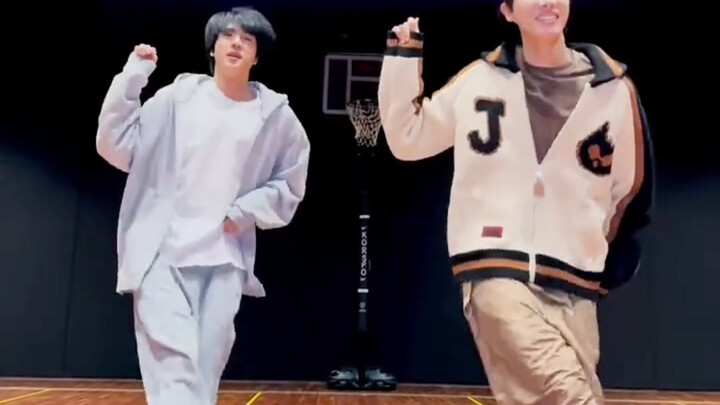 J-Hope's new song "Sweet Dreams" - an ultra-complete cha compilation! Still love watching him cha wi