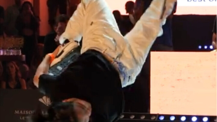 สาวน้อยนักเต้นฮิปฮอปวัย 16 ปีจากมณฑลเหอหนาน เต้นเก่งเหนือชั้น ท่วงท่าไหลลื่นดุจสายน้ำ ชนะขาดลอยชาวต่