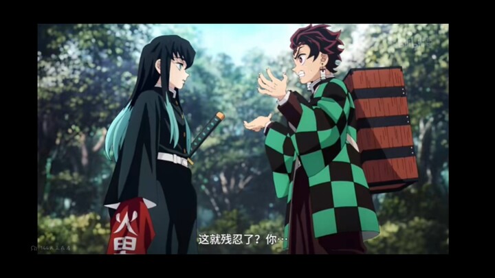 Mèo con đang làm chuyện xấu…