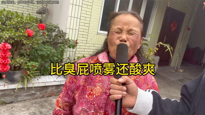 Cả làng đều ngửi thấy mùi của ông cụ rồi