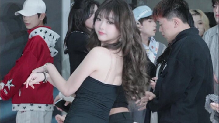 【Meijia】14 Des 2025 — Tampil Menari “DDD” & Beberapa Lagu Lain dalam Rangka “KDC Roadshow” di Chengd