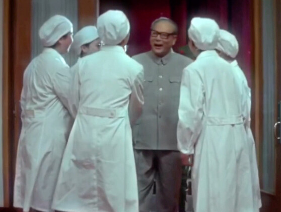 “Con nhà họ Tôn là một con sói ở Trung Sơn, vừa được chí thì liền hoành hành ngang ngược, ha ha”