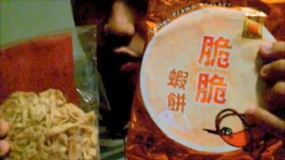 ASMR EATING SOUNDS - CHINESE SNACKS: PRAWN CRACKERS AND DRIED SQUID