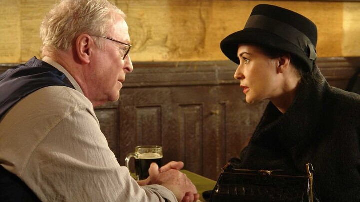 “Flawless” Female Supervisor Teams Up with the Janitor to Empty the Company of Two Tons of Diamonds!