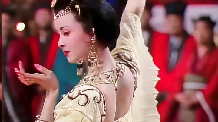 Now this is what real dancing looks like! Those opening steps are absolutely breathtaking—she’s like