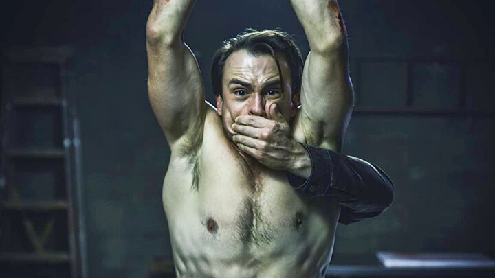 โหดสุดใจ! ฆาตกรโรคจิตออกเดินทางท่องเที่ยวต่างแดน แต่กลับไปเจอครอบครัวกินคนเต็มๆ ยังไม่ทันได้ตั้งตัว 