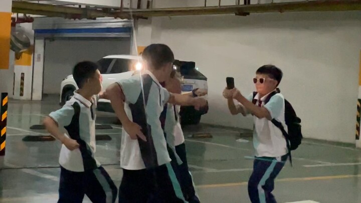 Revealed! The final positioning of the camera operator and the lighting engineer turned out to be li
