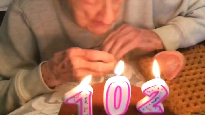 祝大家都能在102岁生日上把假牙吹掉