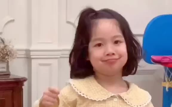 أطفال الآخرين جميعهم يتقمصون دور الأميرات، فقط طفلي هو الذي يتقمص دور...