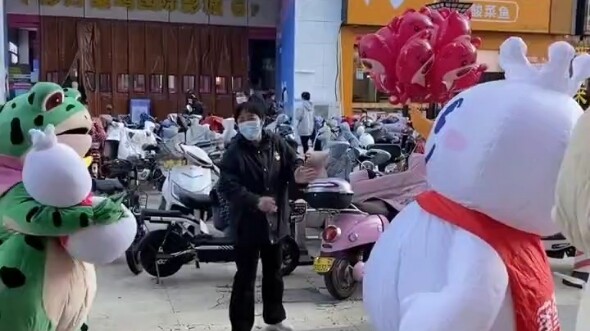 ทำร้ายกันและกัน