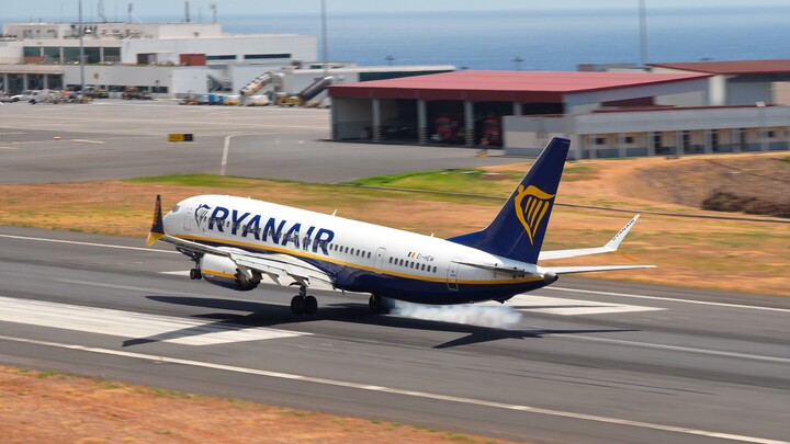 Ryanair flight FR389 from London Stansted - Boeing 737 MAX 8-200 - EI-HEW