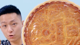 This is the biggest mooncake in the world that I bought! One mooncake is enough for me to eat for a 