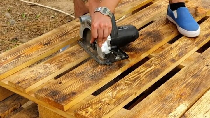 Cute DIY House With Wooden Pallets __ Awesome DIY Pallet Furniture Ideas