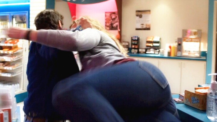 The most pathetic robber in history—tried to rob money but ended up being robbed of his dignity by a