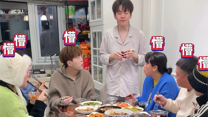 Tết lớn mà ngại ngùng với bố mẹ