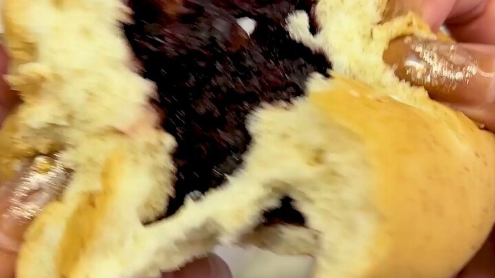 #EuropeanBread A girl’s superpower: freely shrinking and growing!