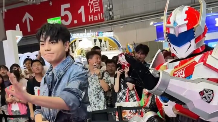 BW2025 小天&刑天 铠甲勇士展台互动