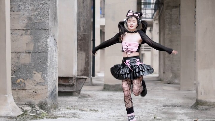 Pure home dance! I danced Love it seriously and hard♡