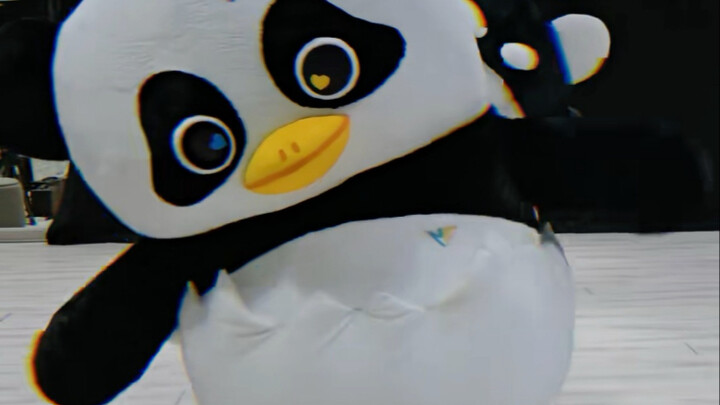 Vịt Gấu Panda cùng các bạn mẫu giáo bắt chước Tip và Racha catwalk!