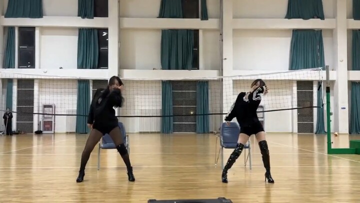 【山东第一医科大学】：学姐成对，快乐加倍。