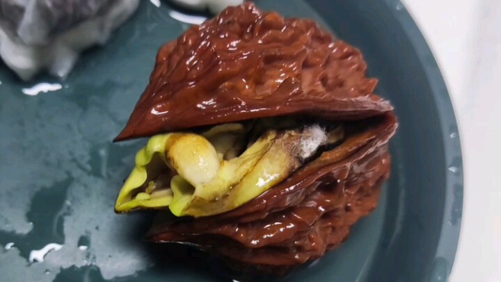 文玩核桃发芽近况。