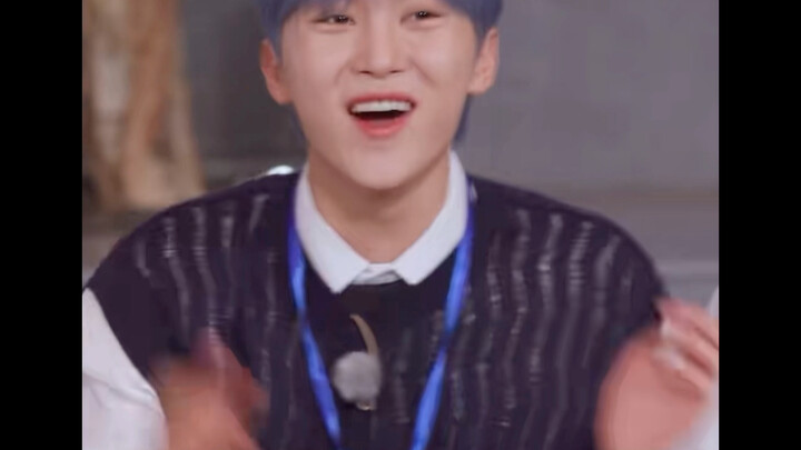 The teammates' reactions when Wen Junhui acts cute — You Hui's big banner