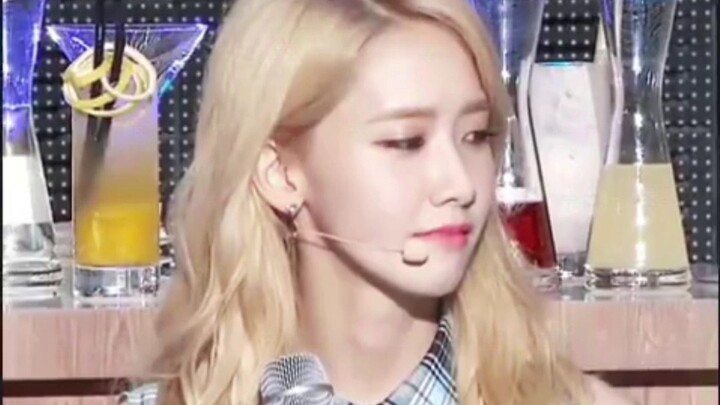 Idols who, for various reasons, can’t dye their hair! Lim Yoon‑ah debuted in 2015 and went blonde fo