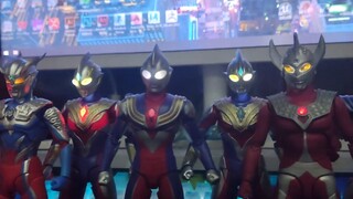 The moment when 17 SHF Ultraman lights are turned on at once is so cool!